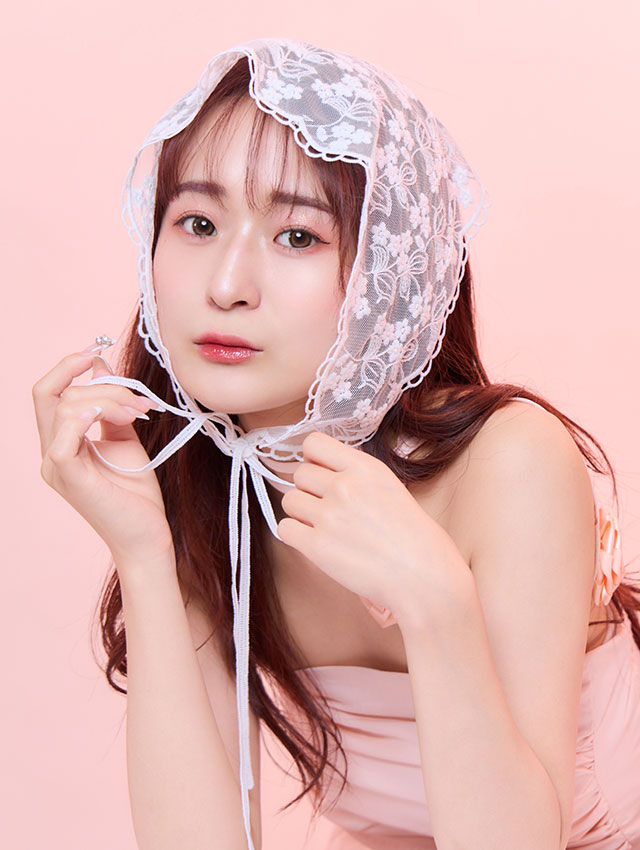 レースボンネットのクラシカルフェミニン